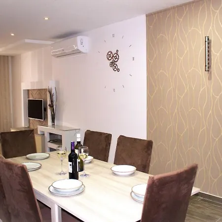Stylish 3bedroom By Homely