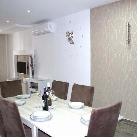 Stylish 3bedroom By Homely Daire